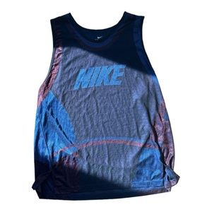 Nike crop top-breathable material - great condition-size M